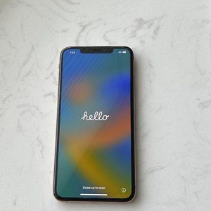 Apple Iphone Xs Max with case included